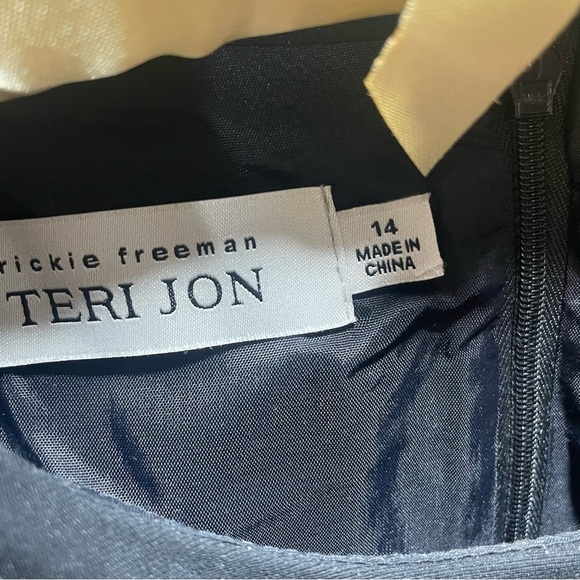 Rickie Freeman for Teri Jon Black Crepe cocktail Dress size 14. - Picture 6 of 7